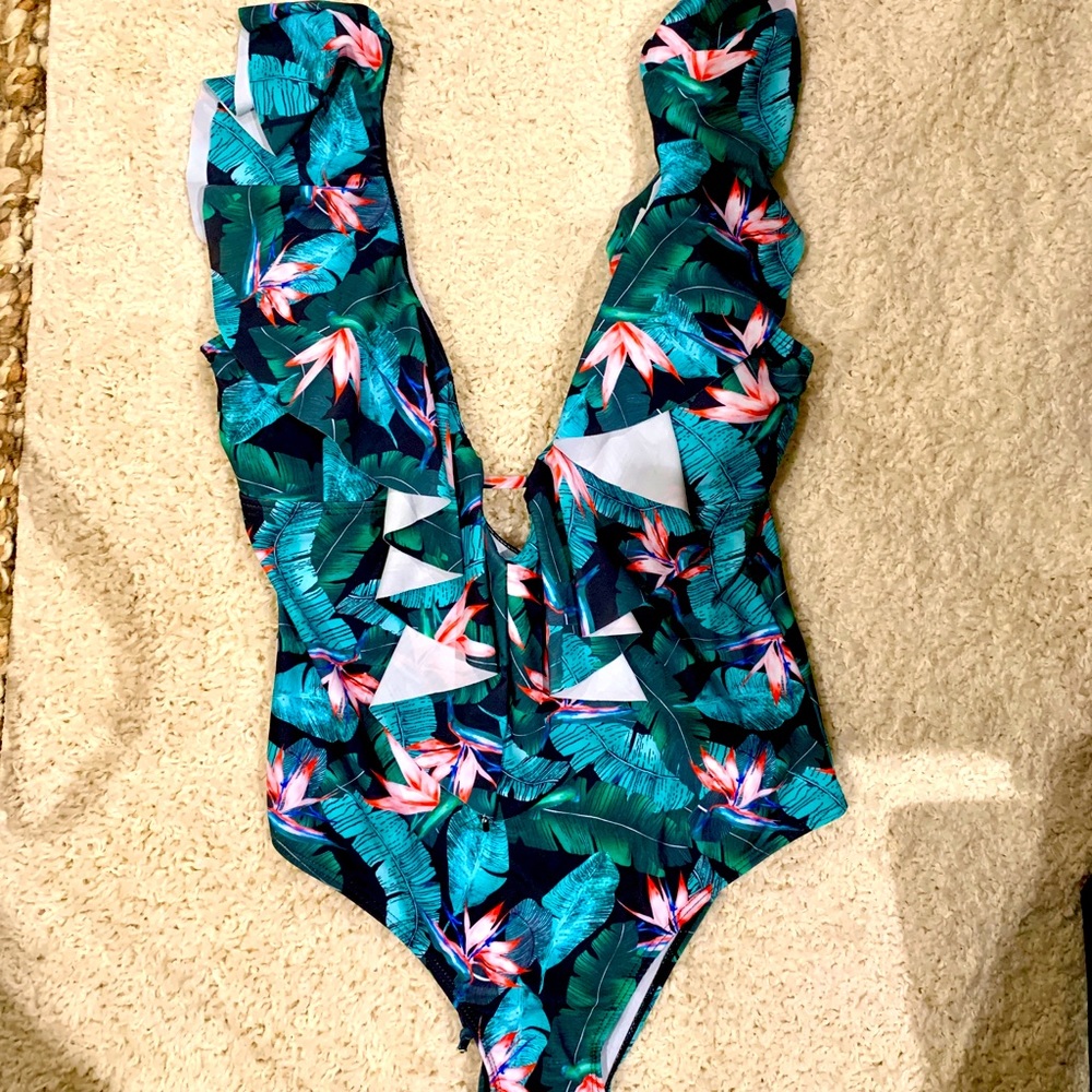 Ruffle one piece swimsuit tropical sz med